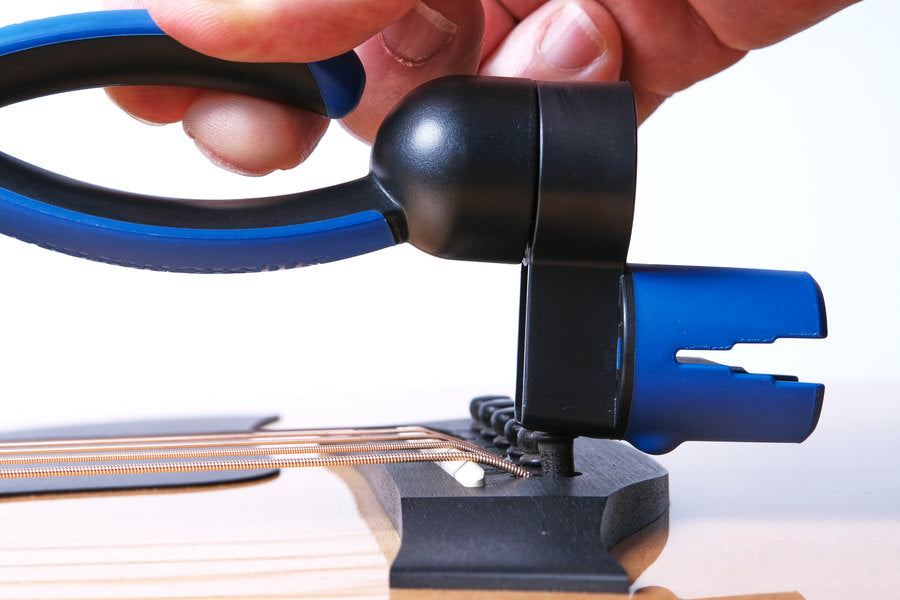 Music Nomad- GRIP ONE - All in ONE String Winder, Cutter, Puller